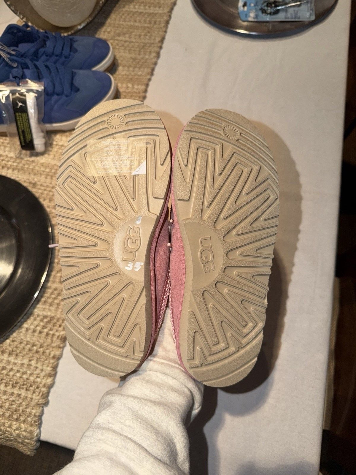 NWOT Pink UGG® Kids' Tasman Mule Size 4 5