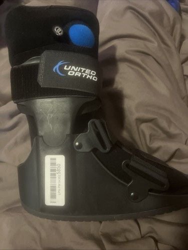 United Ortho Air Stabilizer Ankle Walker Fracture Boot Small/Medium 6