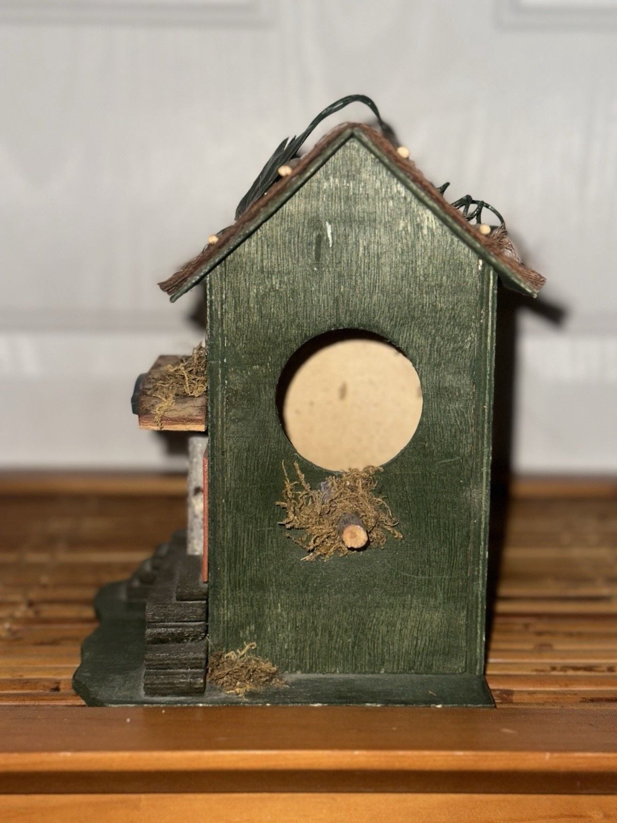 NWOT Vintage Wooden Bed & Breakfast Bird House Bird Feeder Outdoor Springtime 18