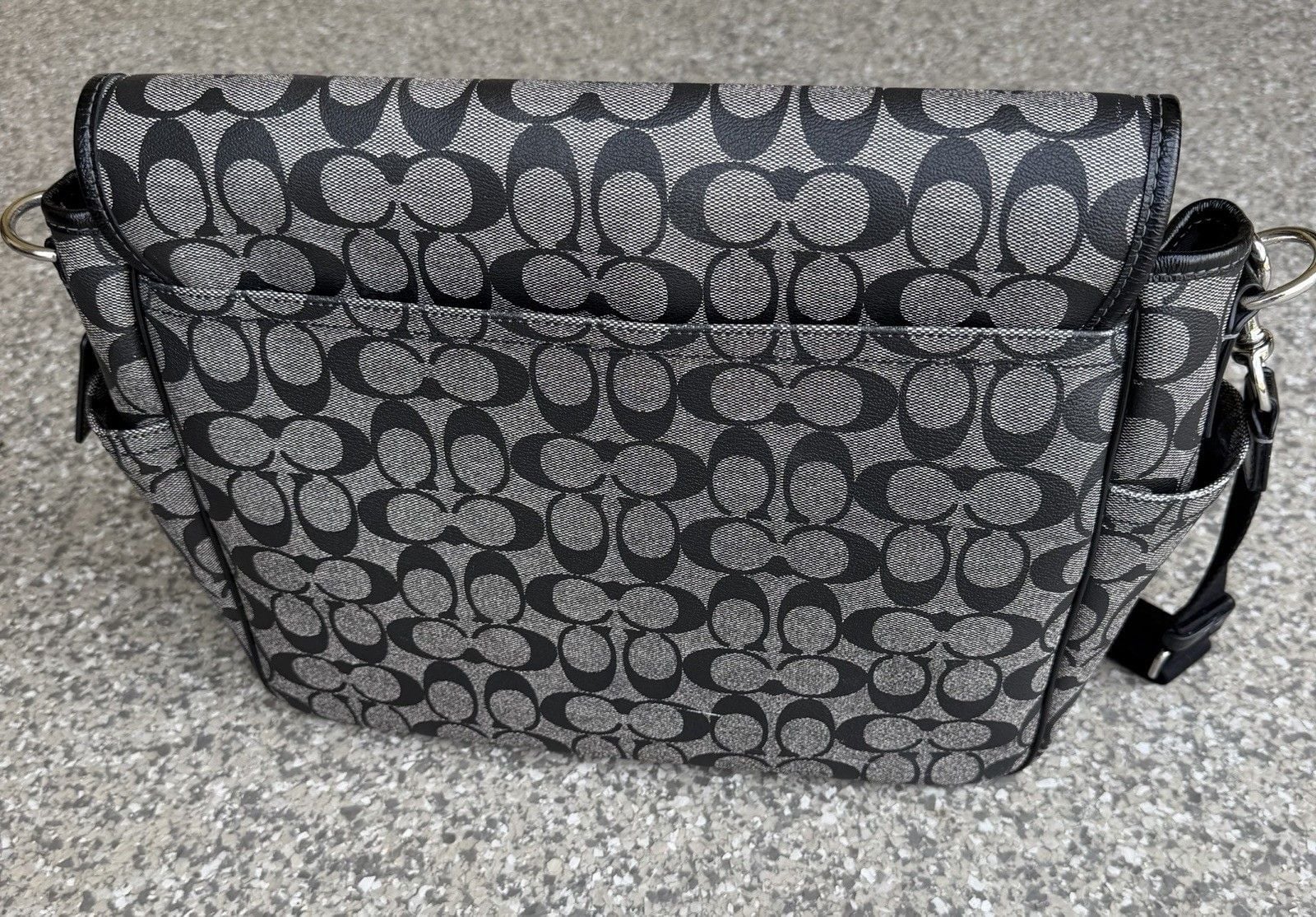 Coach Signature Messenger Crossbody Bag – Style F18373 3