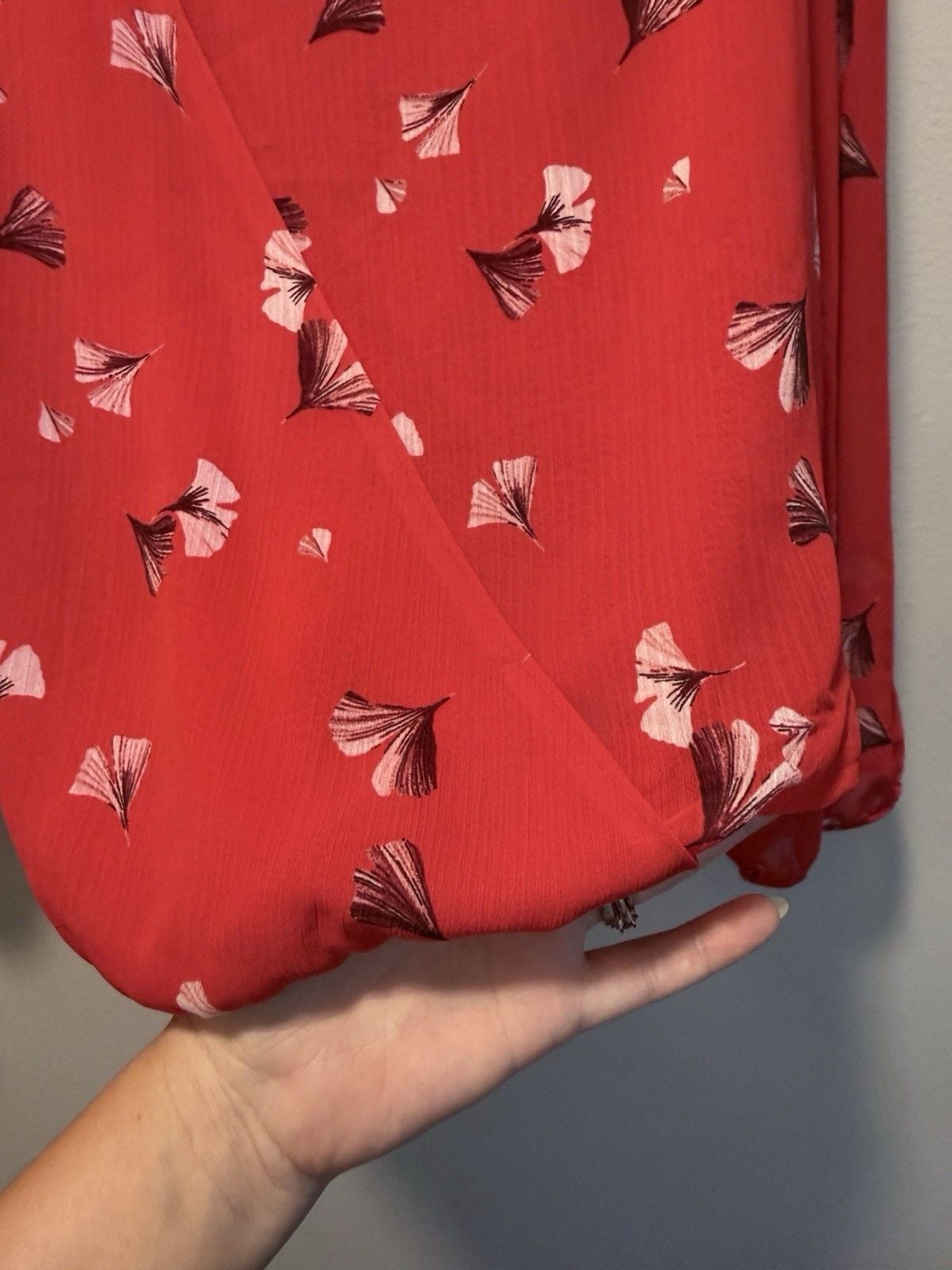 Banana Republic Red Floral Chiffon Pleated V-Neck Long Sleeve Blouse Size L 9