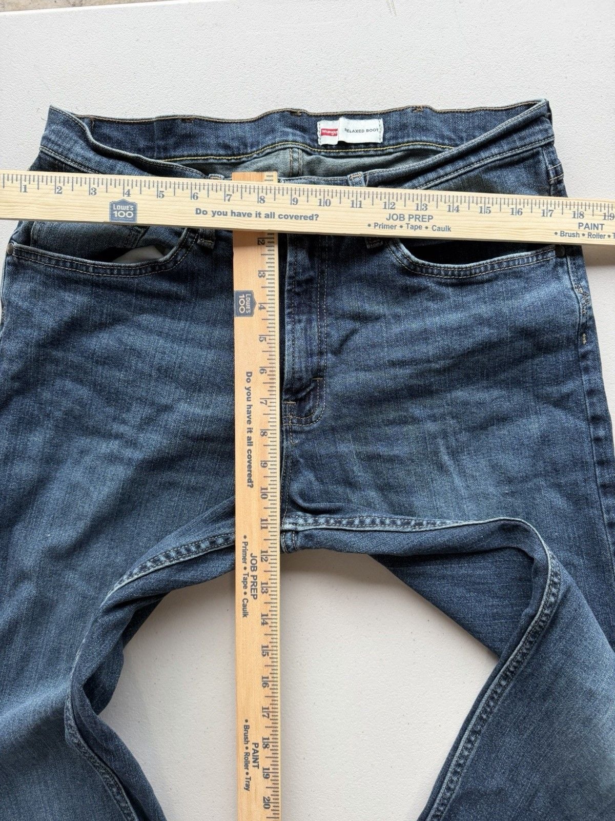 Wrangler Men’s Relaxed Fit Bootcut Blue Medium Wash Stretch Denim Jeans Mid Rise 3