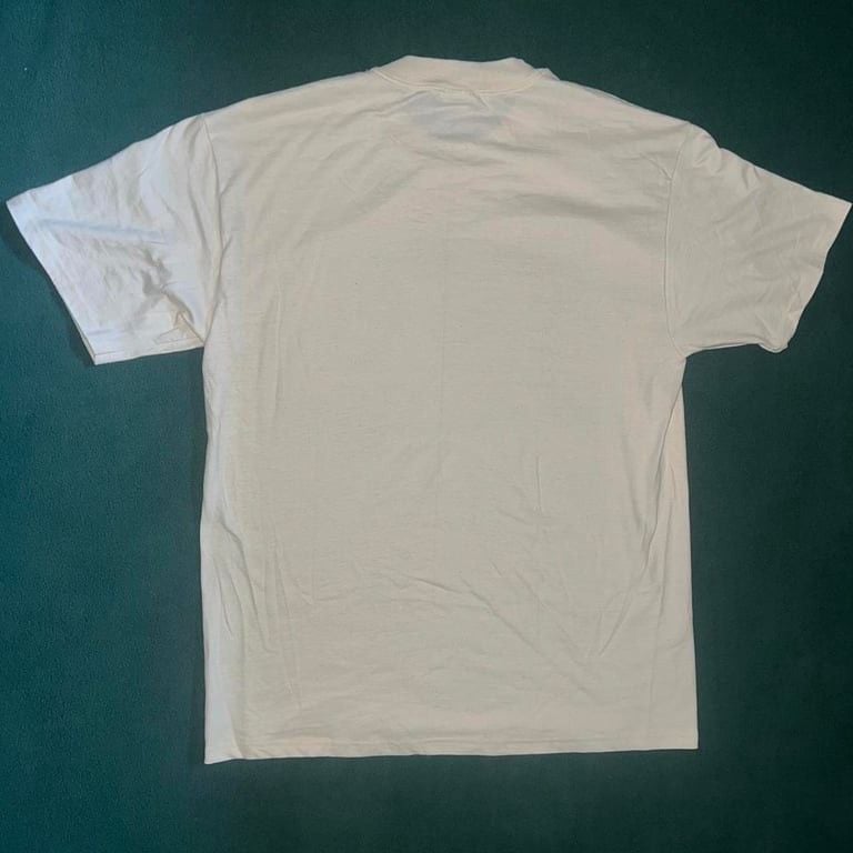 1999 Austin Celebrates Kids’ Art Vintage L Graphic Tee with a kids’ illustration from 1998. Great print, Good Quality Cotton, No Flaws.
Size - L
pit to pit - 21.5”
Length - 31.5”
#vintage #90s #Austin #art #Graphictee 5