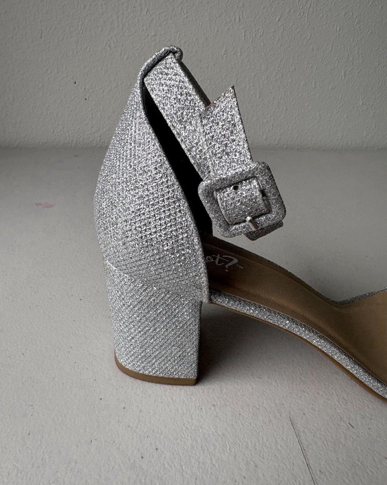 Y Not? Women’s Silver Glitter Strappy Block Heel Sandals Open Toe Buckle 10 7