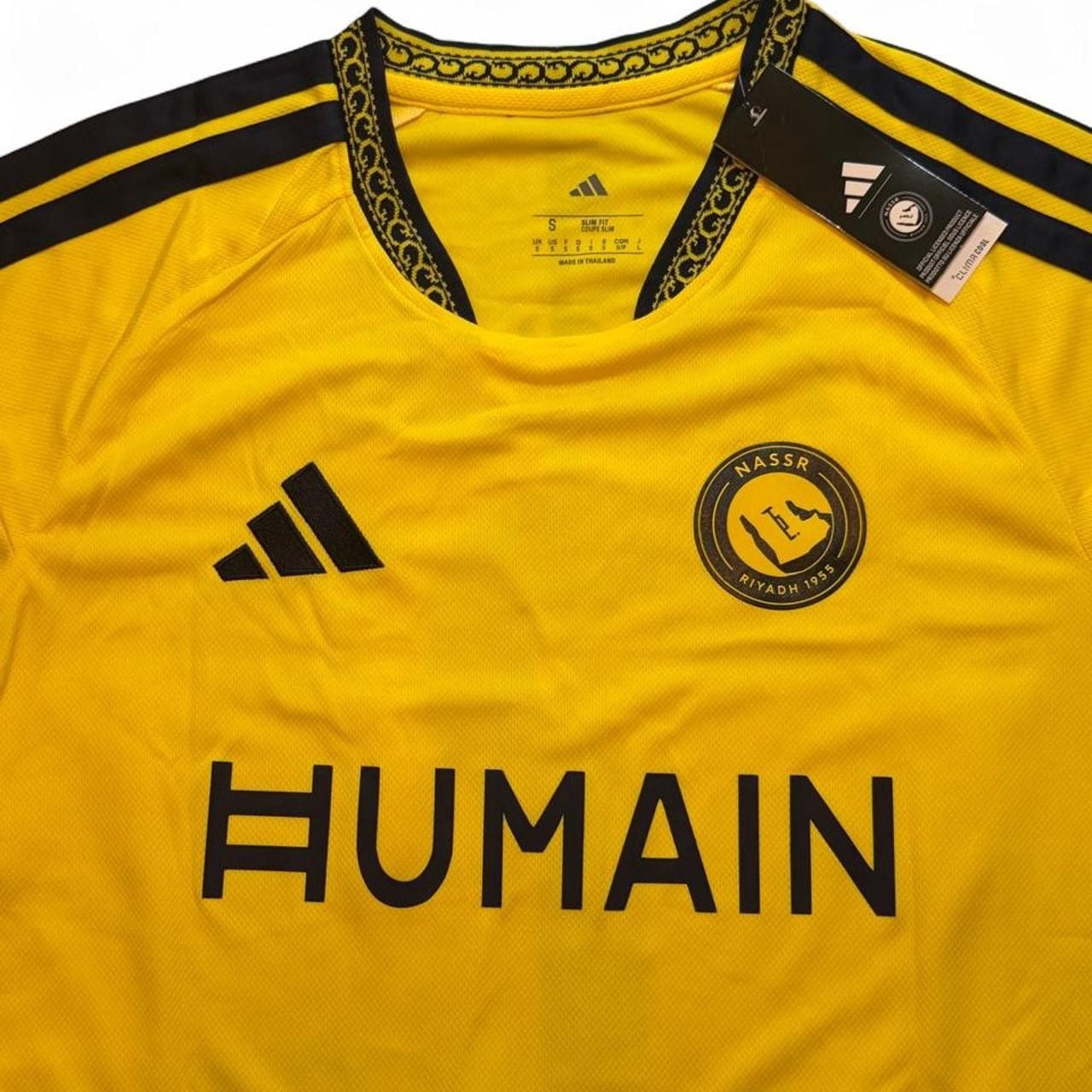 Adidas Al Nassr 2026/27 home jersey in yellow with black stripes on shoulders and black trim on collar and sleeves number 7 Ronaldo on the back size small dimensions are in the pictures brand new with tags. 5