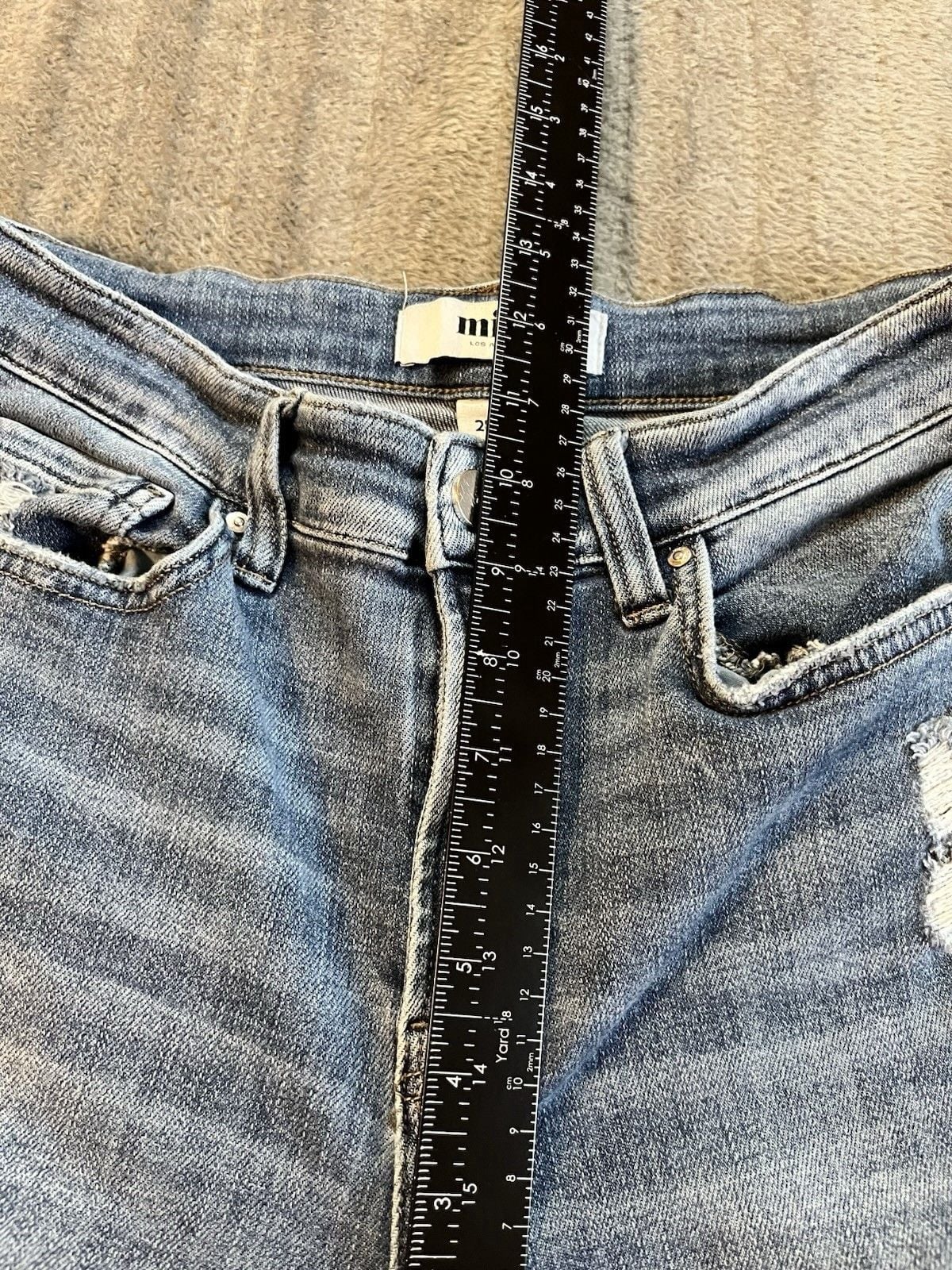 Women’s Mica Denim Light Blue Ripped Distressed High Rise Stylish Size 28 13