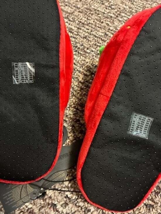 Women’s juniors forever twenty one nwt medium strawberry slippers 7