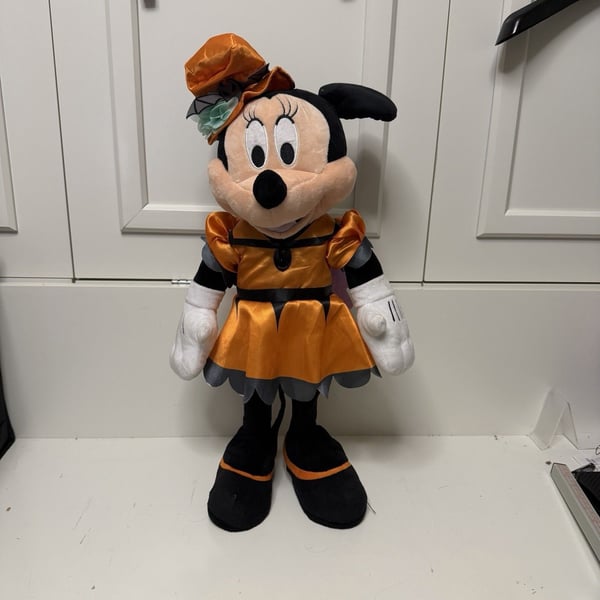 Halloween Disney 24 in Minnie Mouse in Orange Dress Porch Greeter
