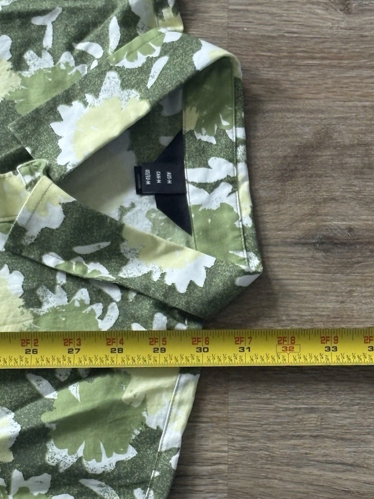 New Volcom Non Floral Button Up Short Sleeve Shirt Size Medium Green MSRP $60 10