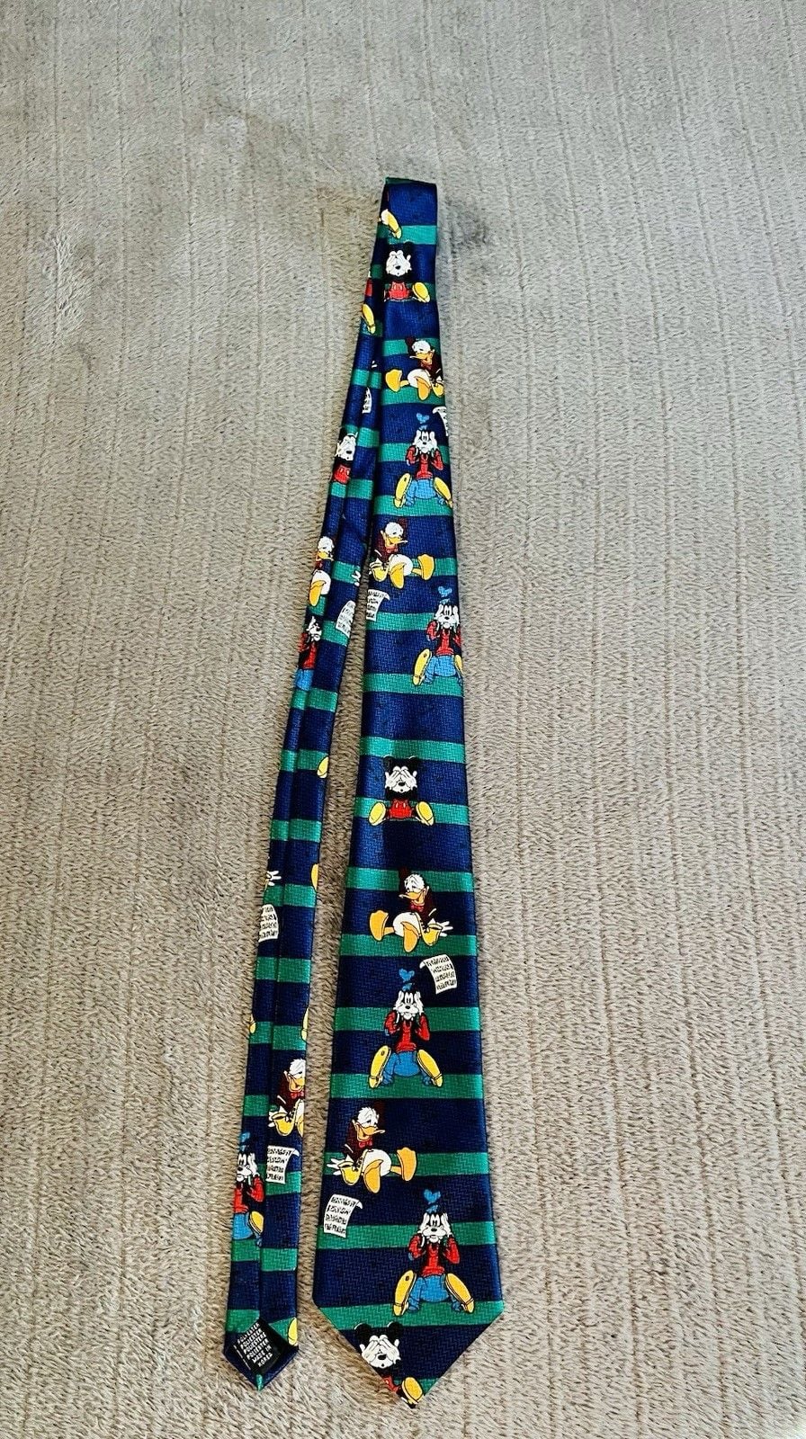 Men’s Disney Mickey Mouse Goofy Donald Duck 100 % Silk Neck Tie Blue Green 4” 11