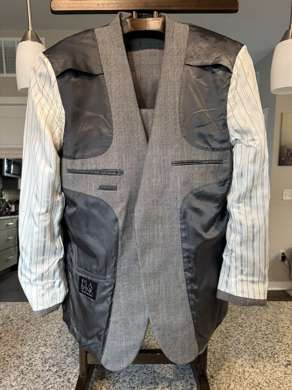 Jos A Bank Mens Gray Plaid 2 Piece Suit 100% Wool 42R 34x30 Signature Collection 11