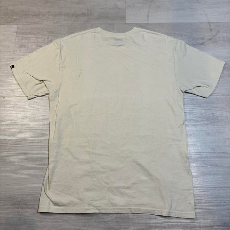 π₯ Vintage DC Shoes Graffiti Logo Tee π₯
π’ Throwback to the classic skate era with this DC Shoes tee! Featuring a brick wall & rubble graffiti-style logo, this cream-colored gem is perfect for any skater or streetwear lover. 100% cotton, made in 4