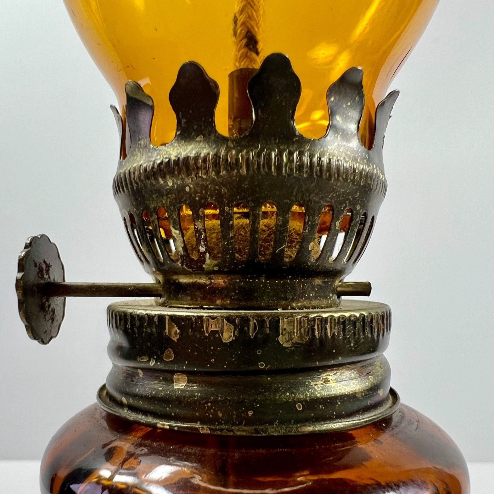 Vintage Chap Stick 1976 Amber Glass Mini Oil Lamp "The Last Supper" Hong Kong 9