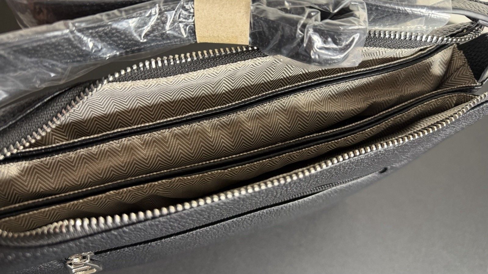 Calvin & Klein Black Pebbled Faux Leather Zip Crossbody Bag Detachable Strap 9