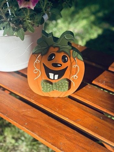 Vintage Kitschy Wooden Handpainted Jack o' Lantern Funny Face w/Buck Teeth CUTIE 8