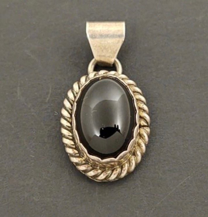 Native American Sterling Silver Black Onyx Pendant RRT Hallmark Rope Bezel 2