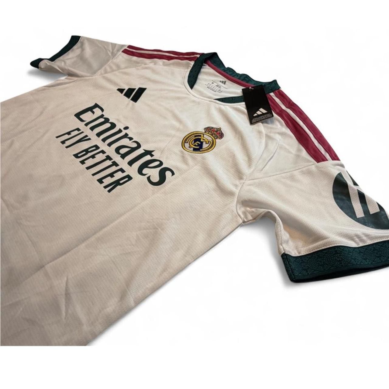 Adidas Real Madrid 2026/27 home shirt in white with maroon and dark green stripes on shoulders and sleeves, number 5 Bellingham on the back size Medium dimensions in the pictures brand new with tags. 6