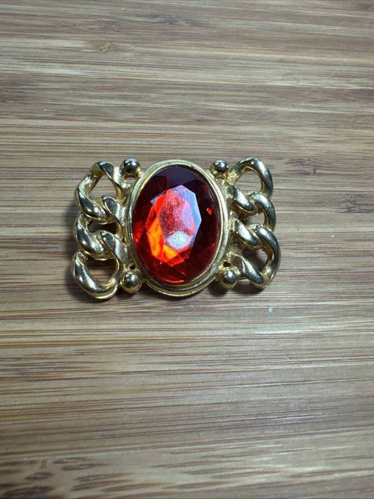 Vintage Red Faceted Glass Brooch Gold Tone Large Oval Stone Statement Pin 5