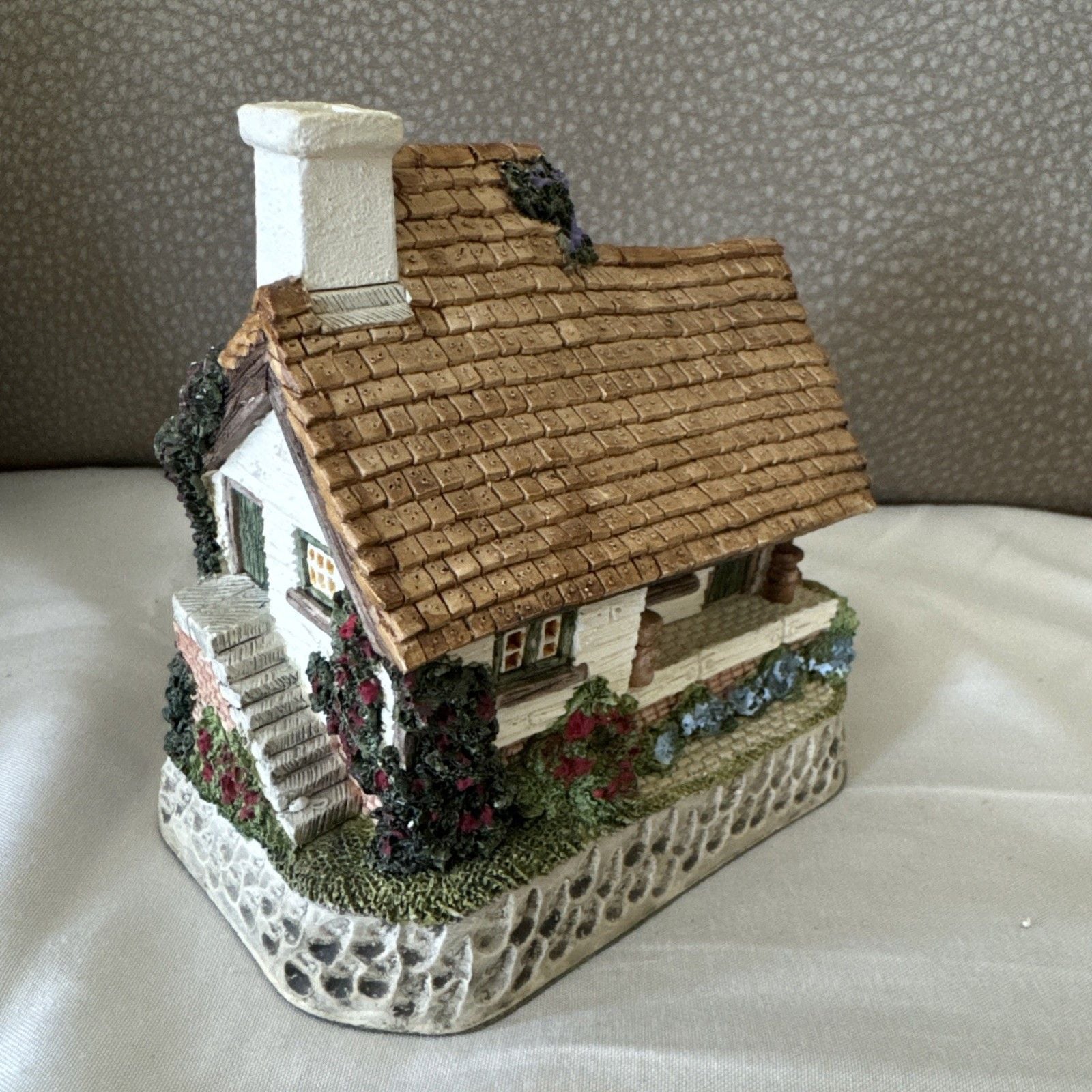 David Winter Cottages Collectors Guild Model Dairy 1996 Hand Painted Resin House 5