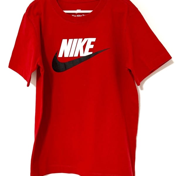 Nike Boys T-Shirt Size M 10-12 Red Big Logo Swoosh Short Sleeve Cotton