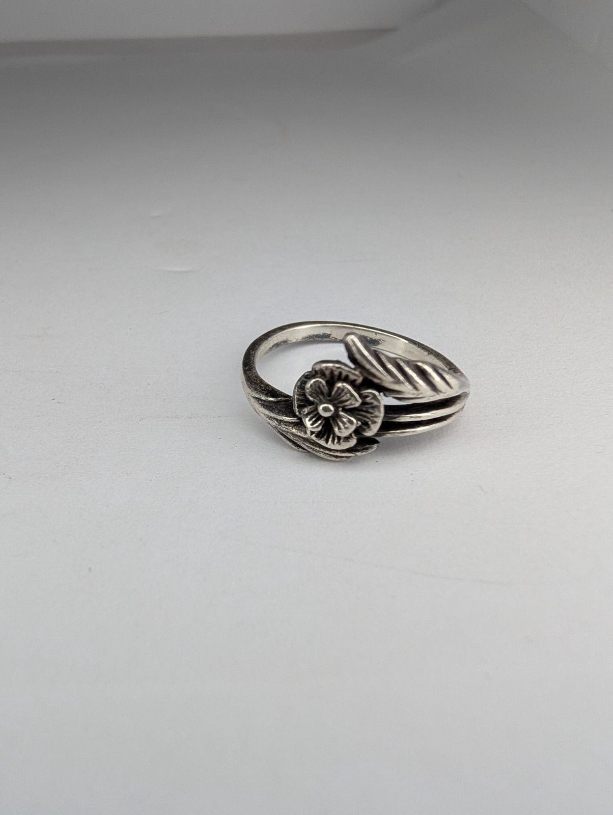 Vintage Sterling Silver Flower Ring 3
