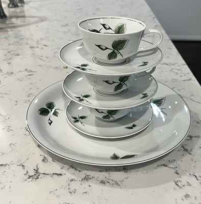 VTG set of Rosenthal Continental dinnerware in the "Midnight Rose" patter 1