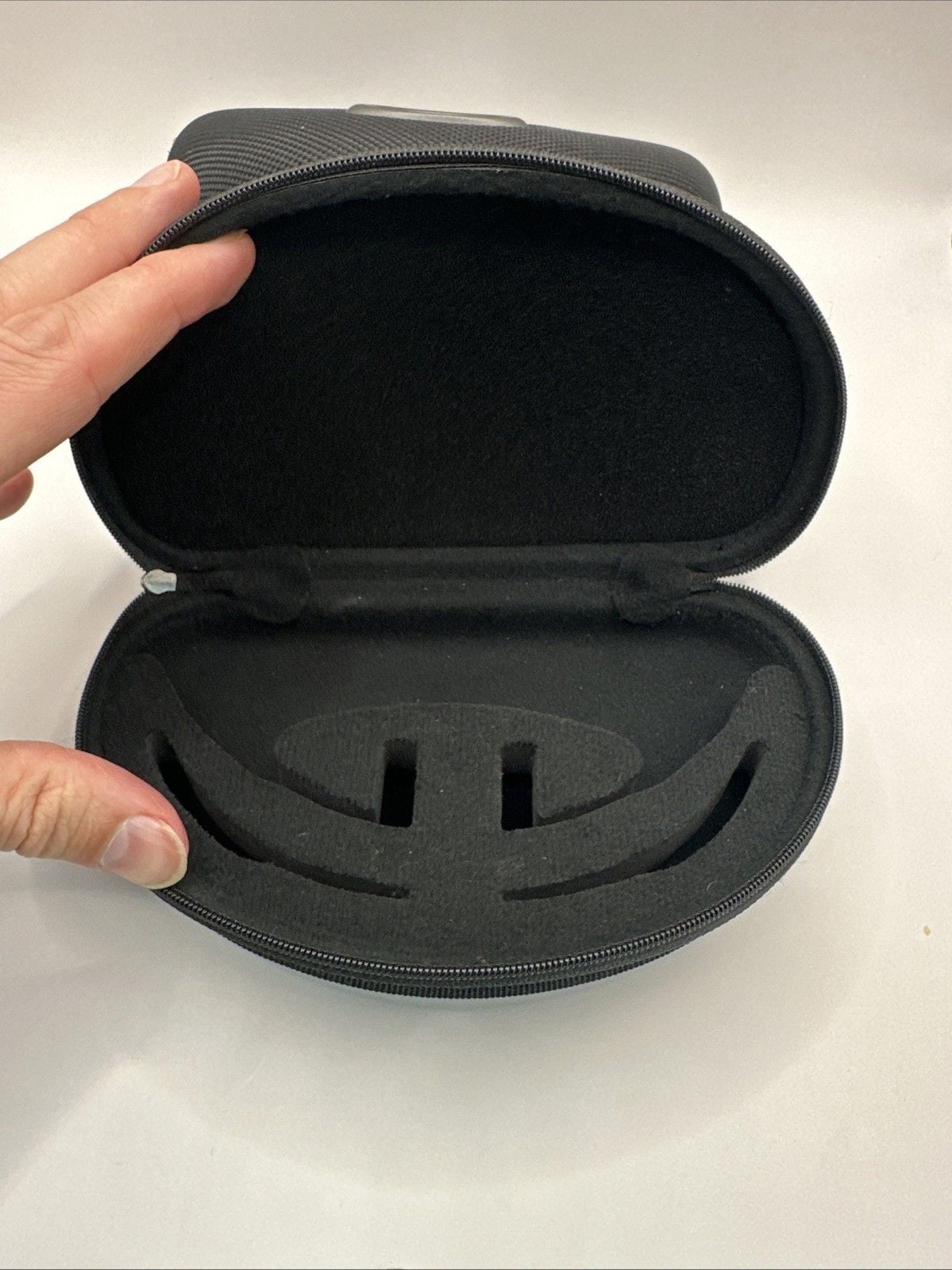 OAKLEY BLACK SUNGLASSES CASE x 2 2