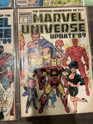 Marvel Universe Comic Book Lot of 17 Vintage 1985 Encyclopedia Like 18