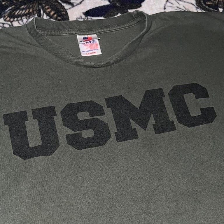 Vintage USMC Made in USA Army Green T-Shirt Size L
Bayside Tag USA made Vintage tee shirt in Great Used Condition with a Sick Vintage Feel. Nice Color, No Major Flaws
Size - L
pit to pit - 21”
Length - 26”
#vintage #madeinusa #usmc #green #tshirt 5