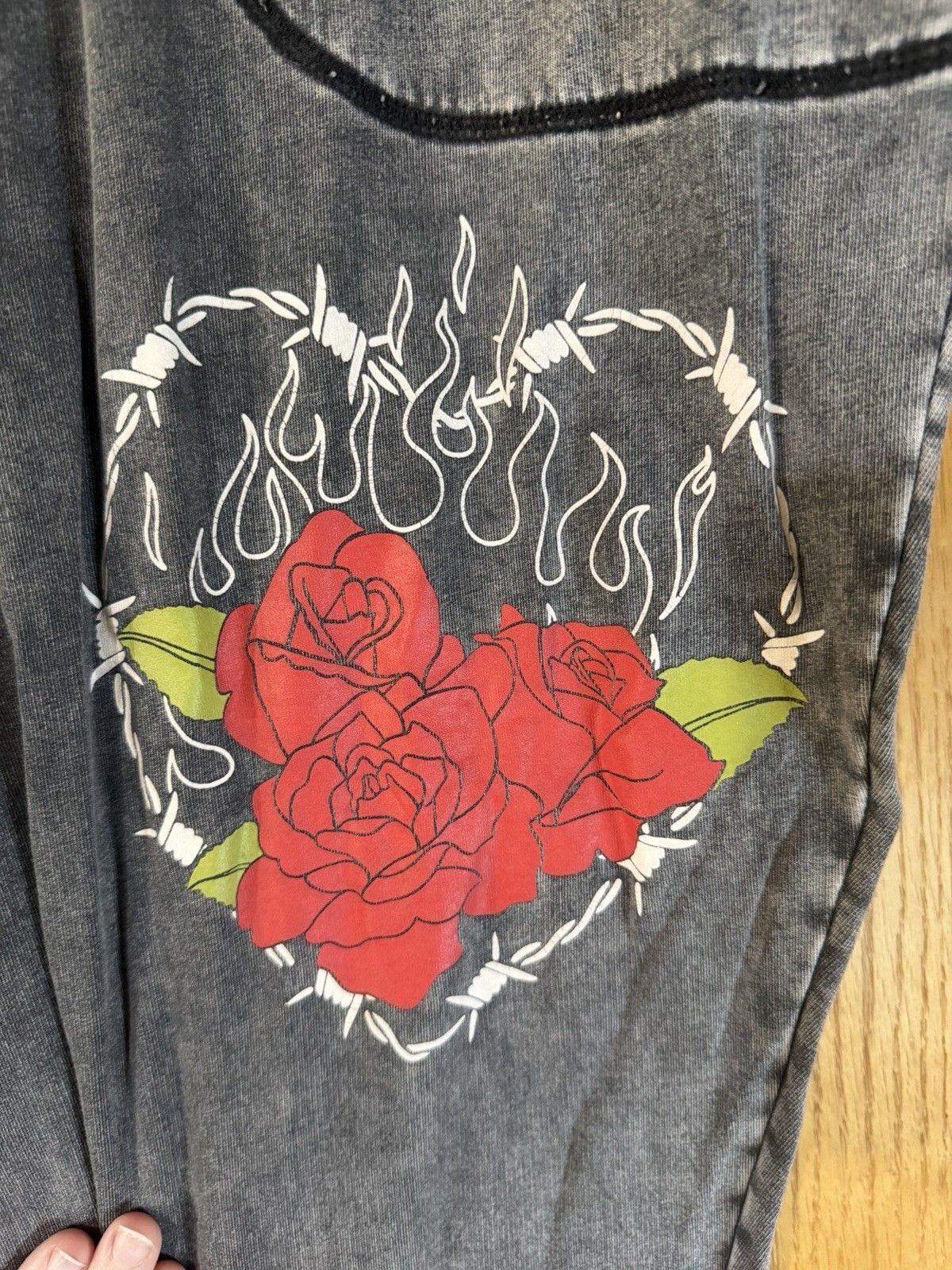 LoveSick Women's Gray Skull & Rose Graphic Jogger Pants Size 4 Drawstring 2
