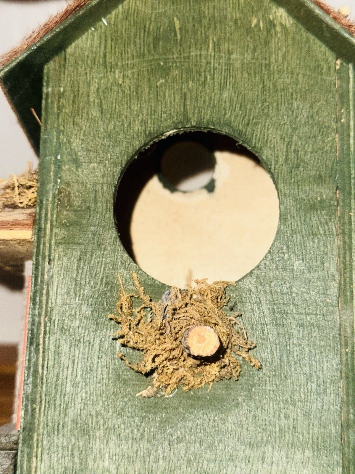 NWOT Vintage Wooden Bed & Breakfast Bird House Bird Feeder Outdoor Springtime 21