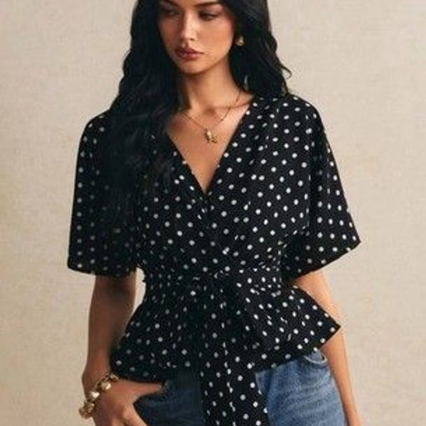 Womens Blouse Short Sleeve V-Neck, Banded Waist, Polka Dots Medium
