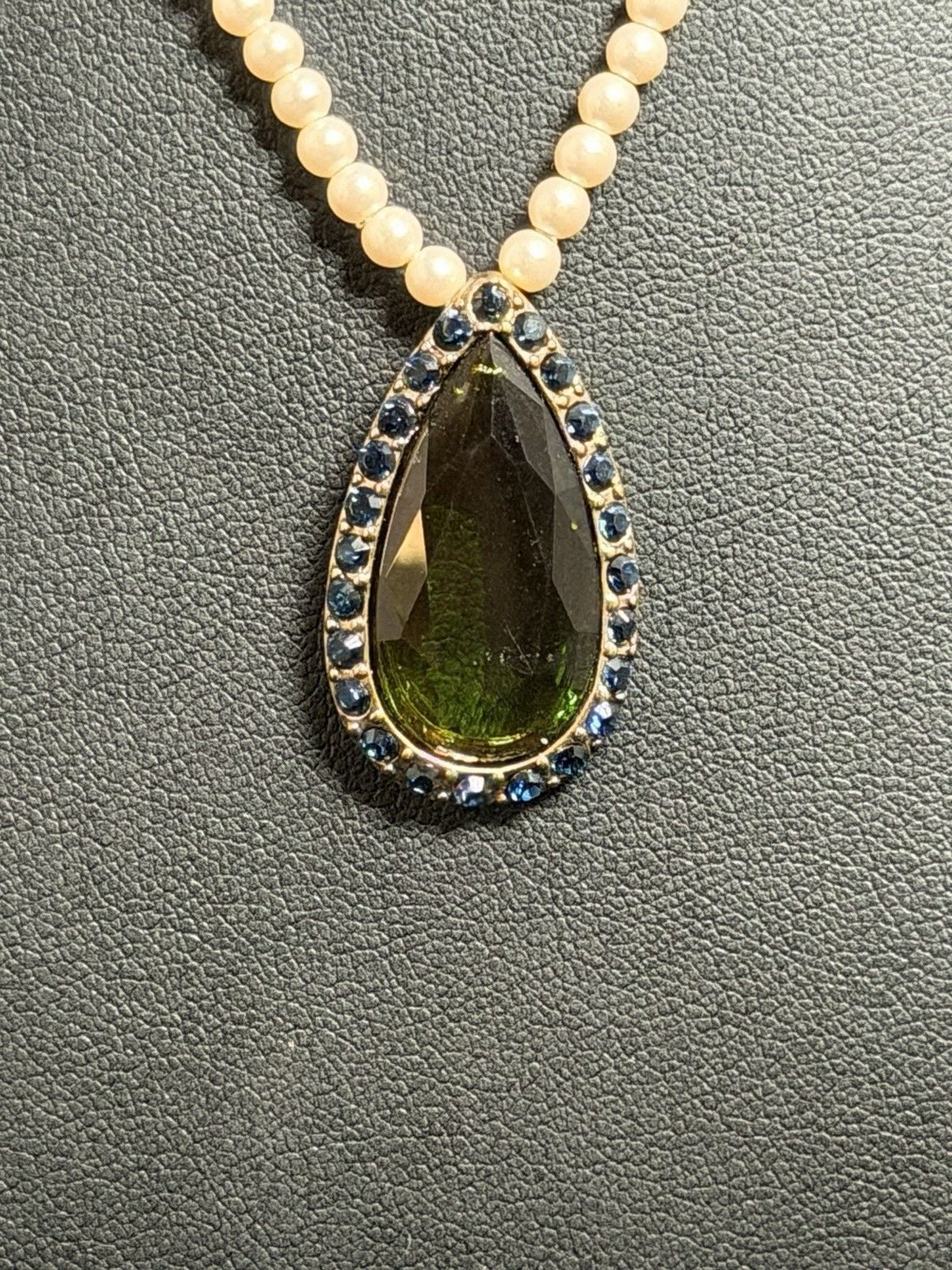 Vtg Signed MONET Olive Green Teardrop Pendant Faux Pearl Halo Necklace Mid Cent 5
