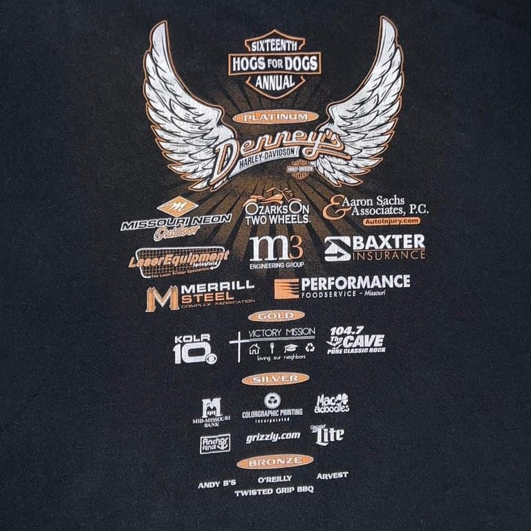 Harley Davidson “Hogs for Dogs” XXL graphic tee. Super Unique Print on Front in Excellent Condition, No Flaws. Absolutely love this piece.
#harleydavidson #harley #dog #motorcycle #depop 5