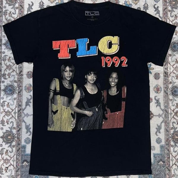 Vintage Y2K TLC 1992 Classic Group Members Graphic Tee. Essential Female Rap Style Shirt. Great 2000s Look in Good Used Condition No Flaws. 

Size - S
pit to pit - 17.5”
Length - 26”

#TLC #vintage #y2k #2000s #hiphop