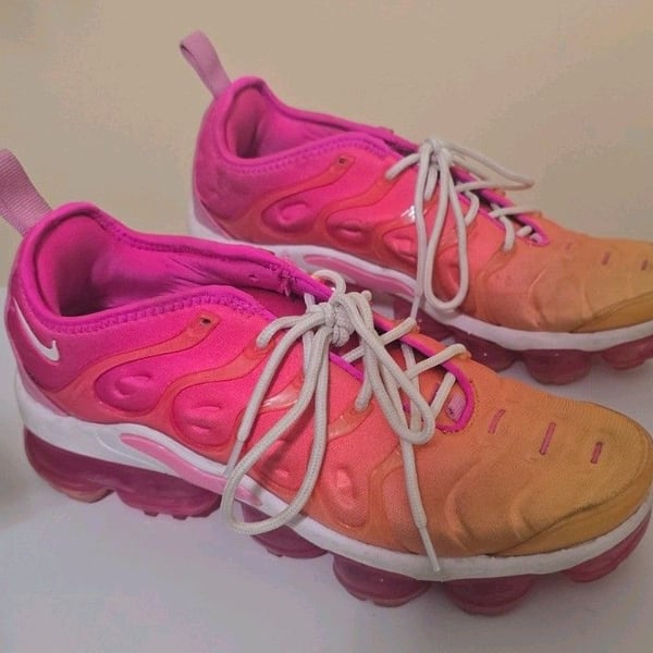 WMNS NIKE AIR VAPORMAX PLUS LASER FUCHSIA-WHITE SZ 8 [CI9900-600]