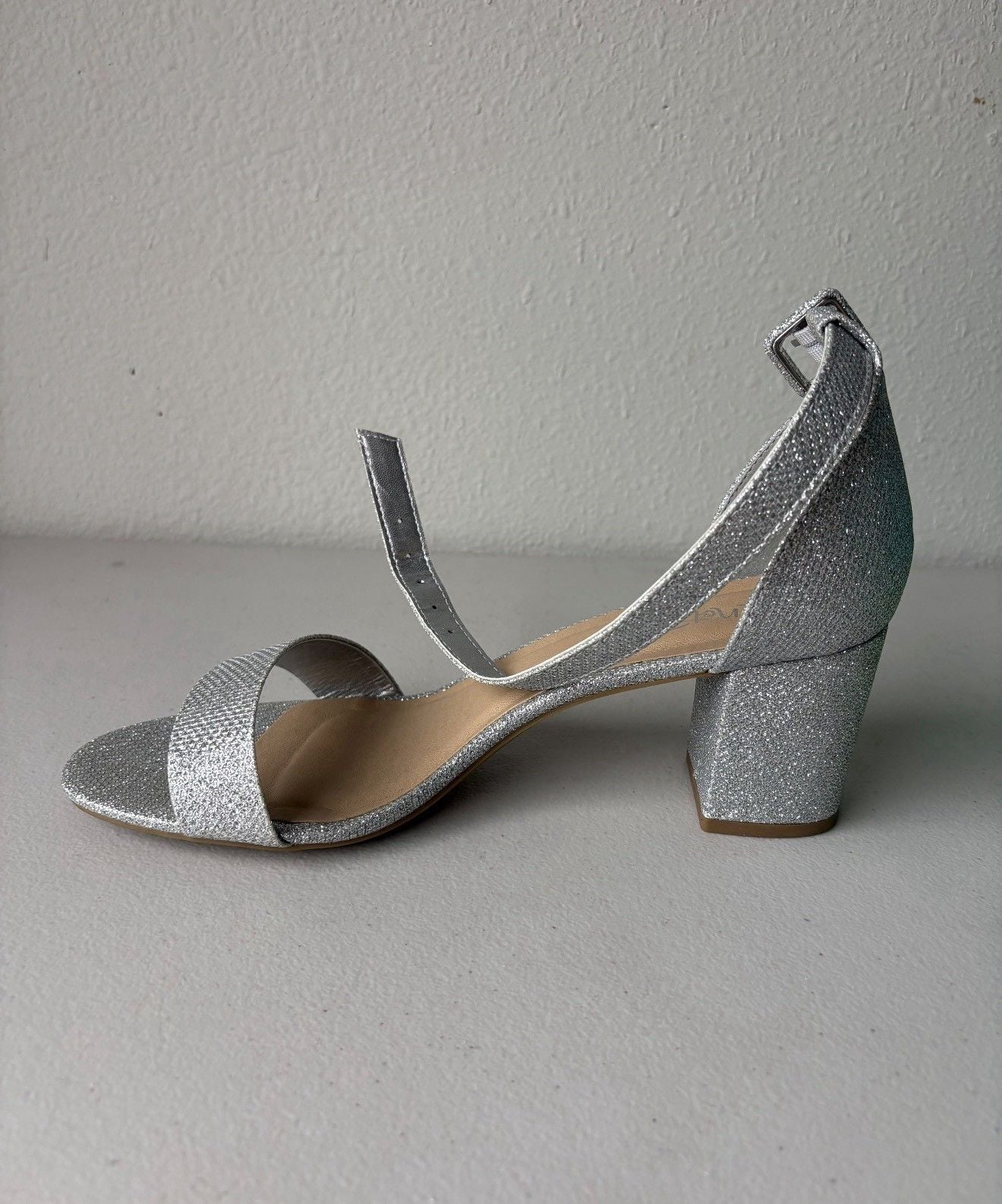 Y Not? Women’s Silver Glitter Strappy Block Heel Sandals Open Toe Buckle 10 5