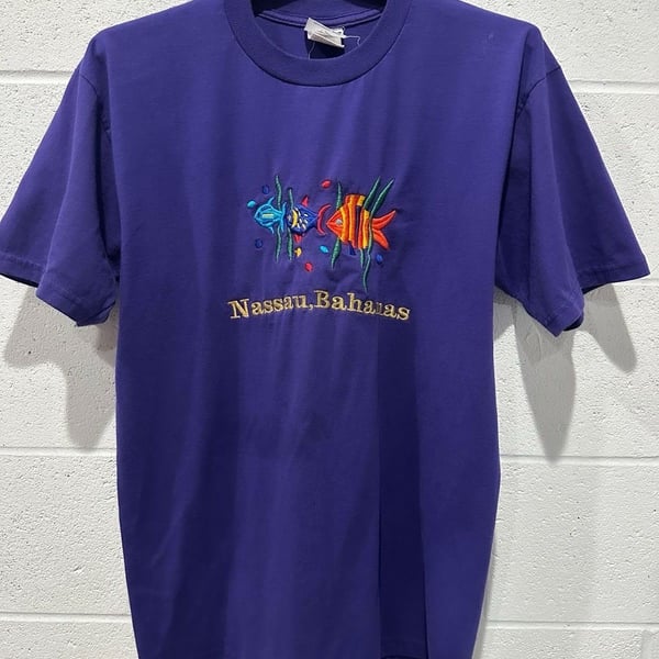 Embroidered Nassau Bahamas Tee Size Large Purple