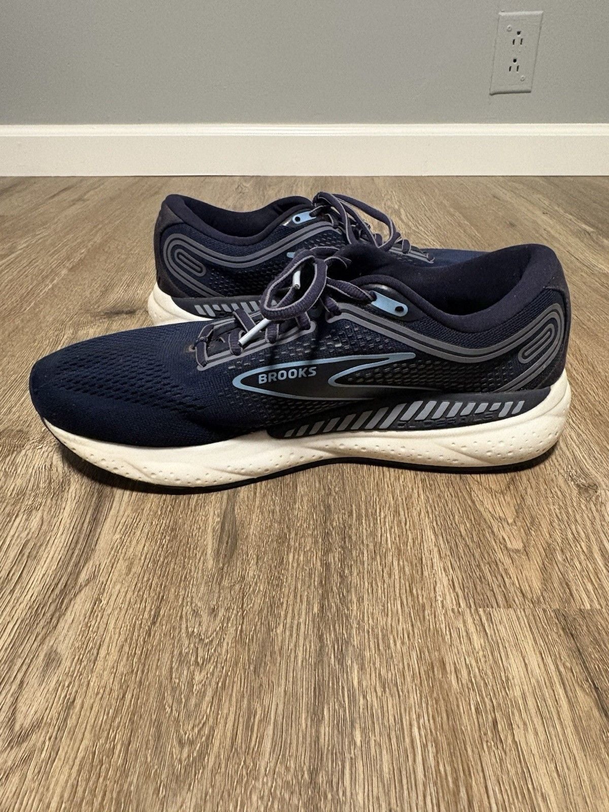 Brooks Beast GTS 23 Men's Size 9.5 Blue/White 4E Mesh Running Shoes 110401 9