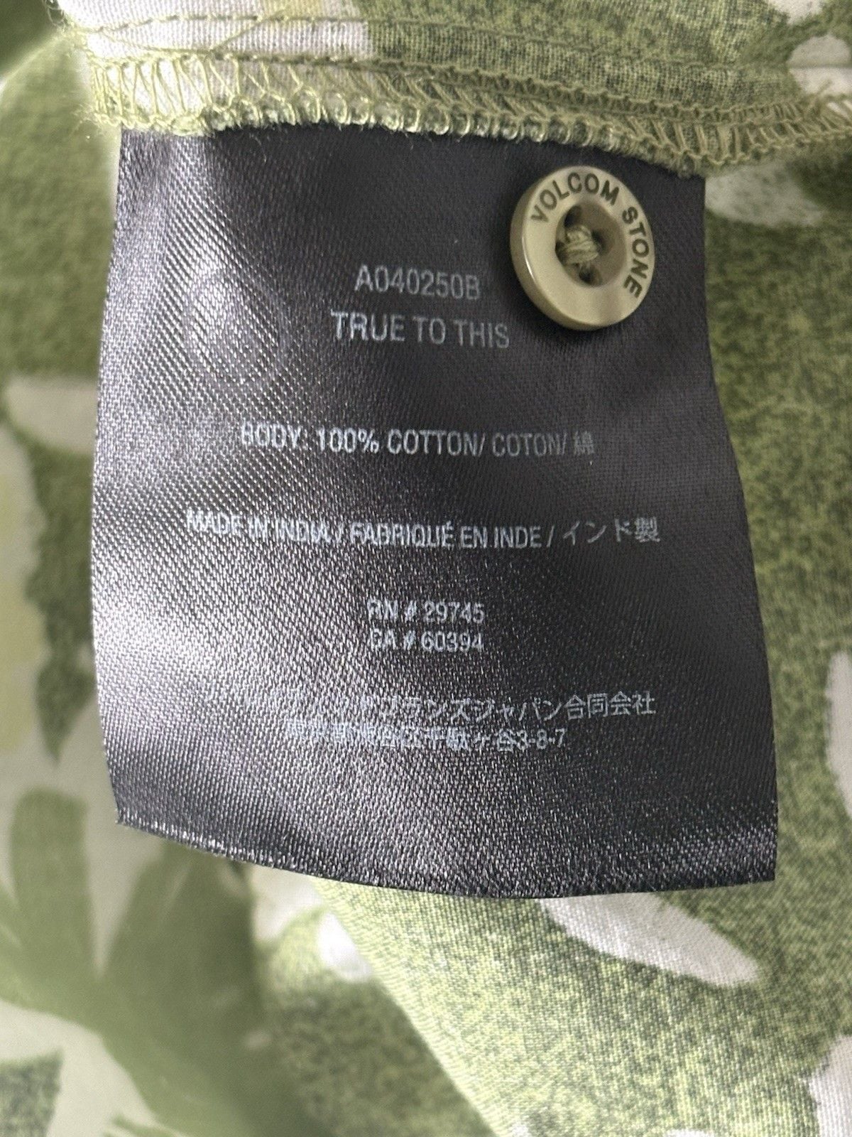 New Volcom Non Floral Button Up Short Sleeve Shirt Size Medium Green MSRP $60 12