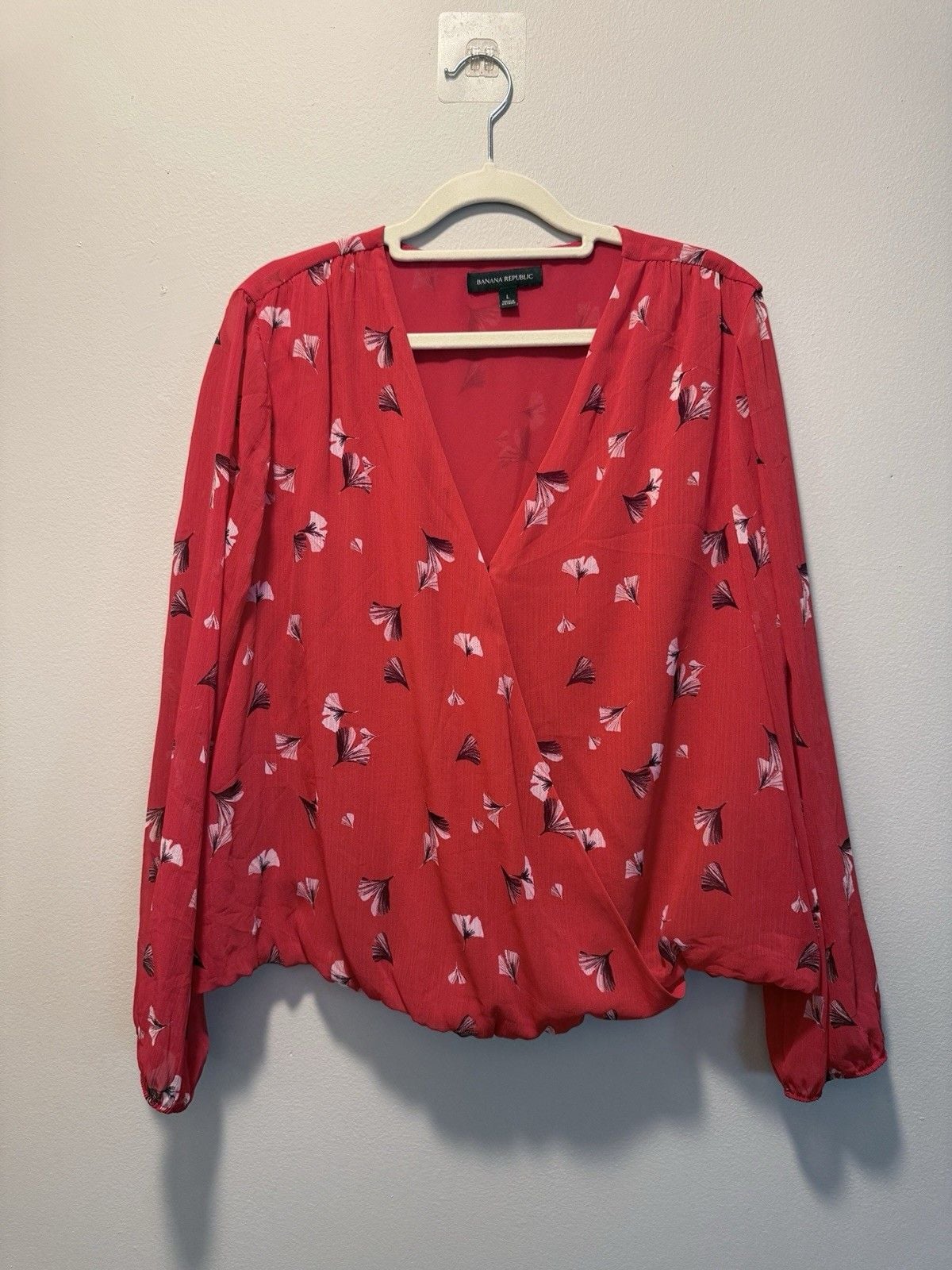 Banana Republic Red Floral Chiffon Pleated V-Neck Long Sleeve Blouse Size L 6