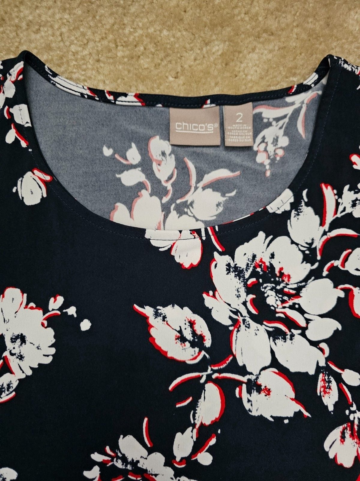 Chico's Women's Size 2 Black Floral Top White Red Asymmetrical Hem Short Sleeve 6