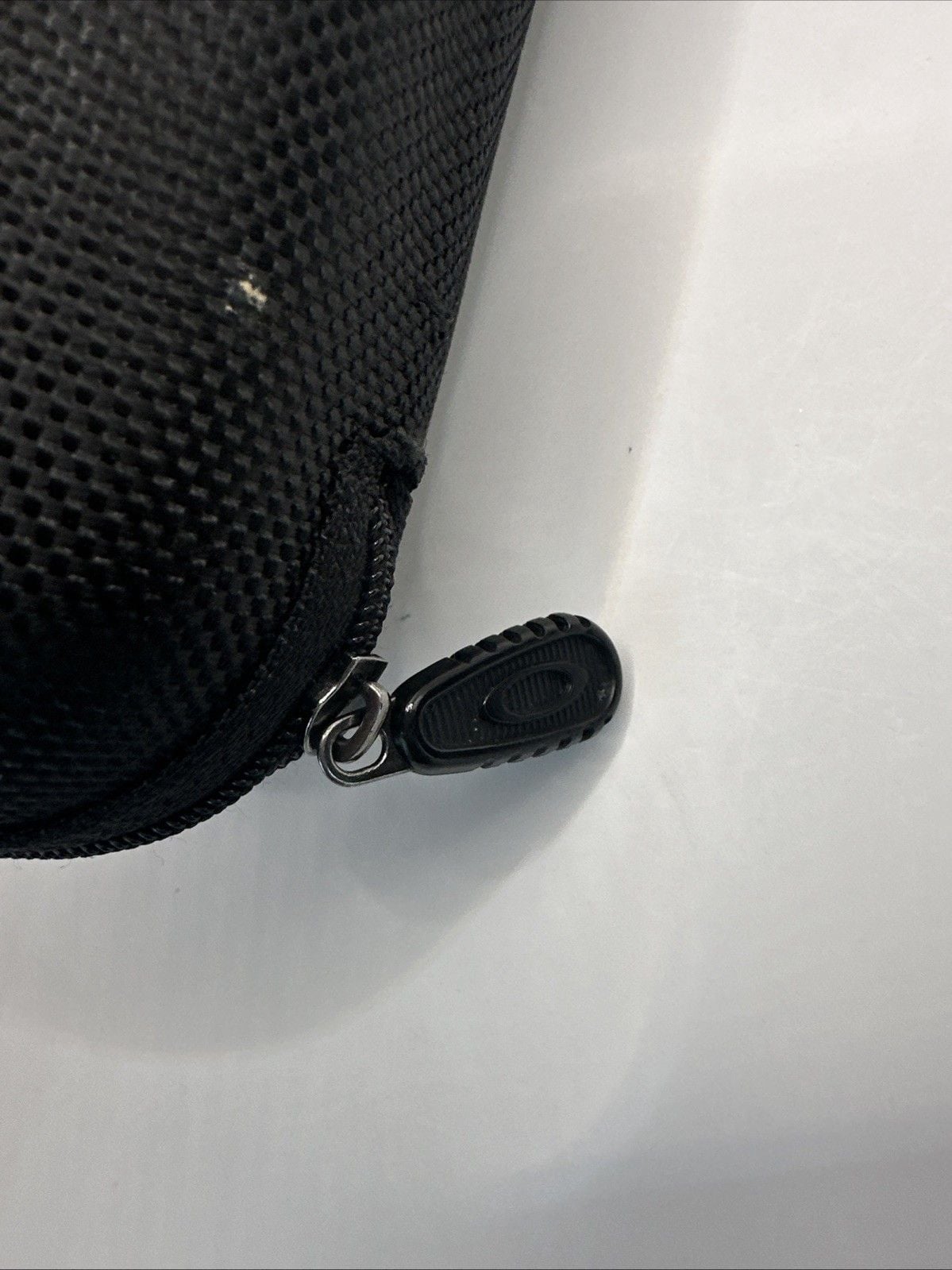 OAKLEY BLACK SUNGLASSES CASE x 2 7