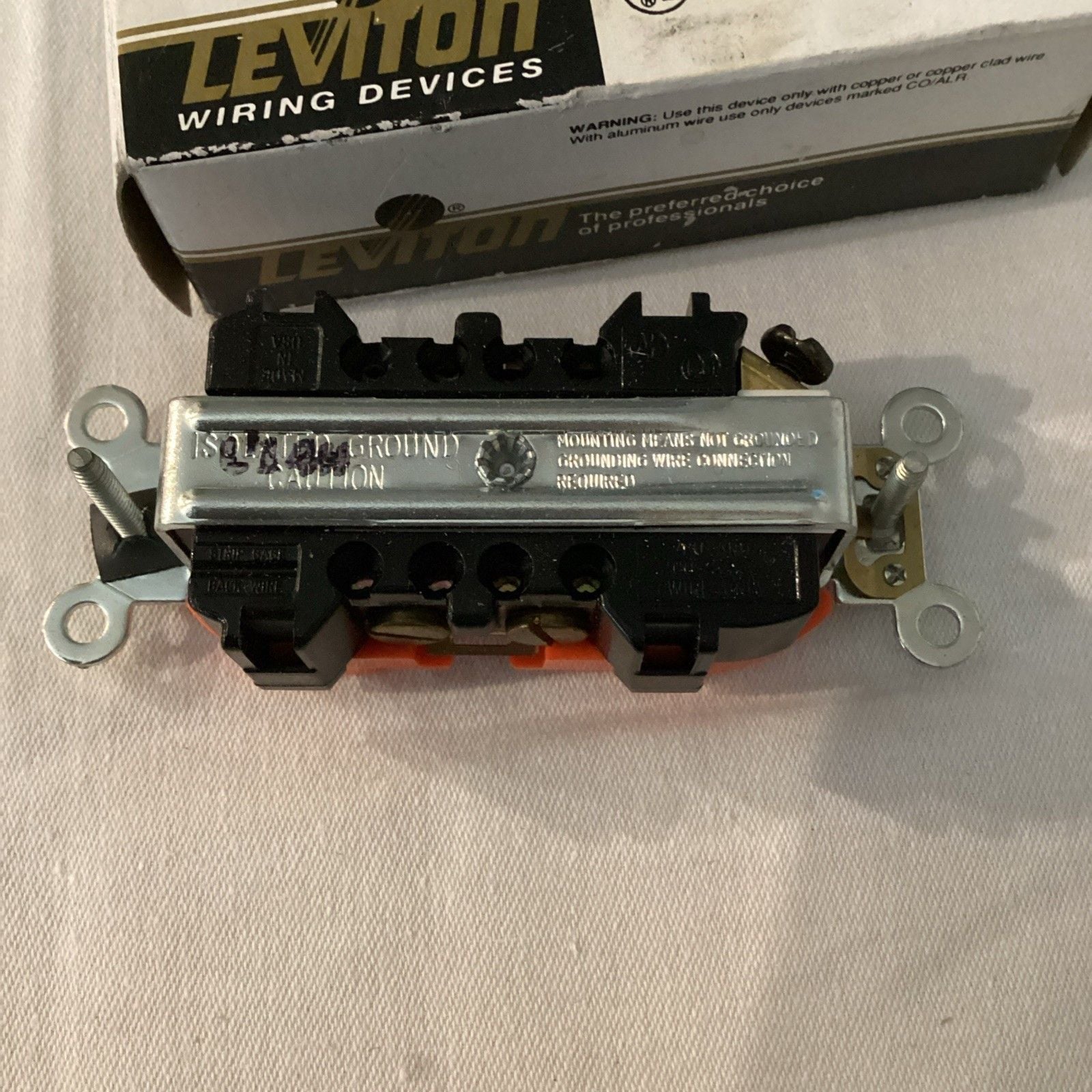 LEVITON 5362-IG INDUSTRIAL HD ISOLATED GROUND RECEPTACLE, ORANGE - NEW 2