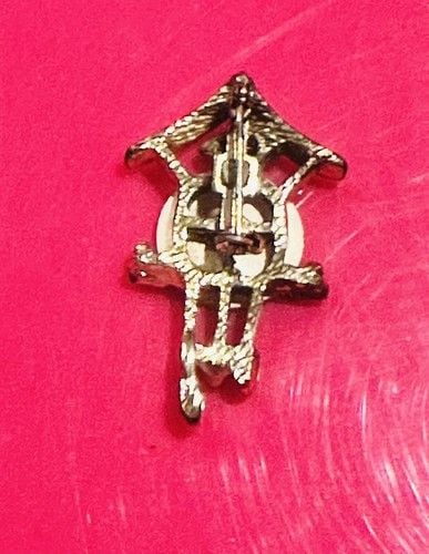 Vintage Cuckoo Clock Brooch 1” Inch Roman Numerals Over Mother Of Pearl Unsigned 7