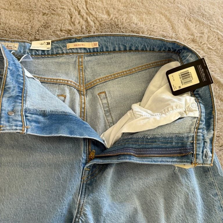 NWT Levi's Ribcage Bell High Rise Flare Jeans Size 32*32 Premium Baggy 7