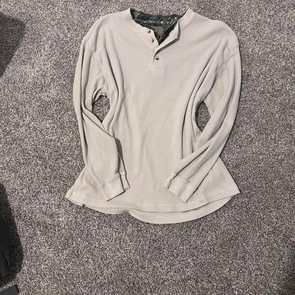 Cream layered long sleeve shirt
small stains on back and back of sleeve
