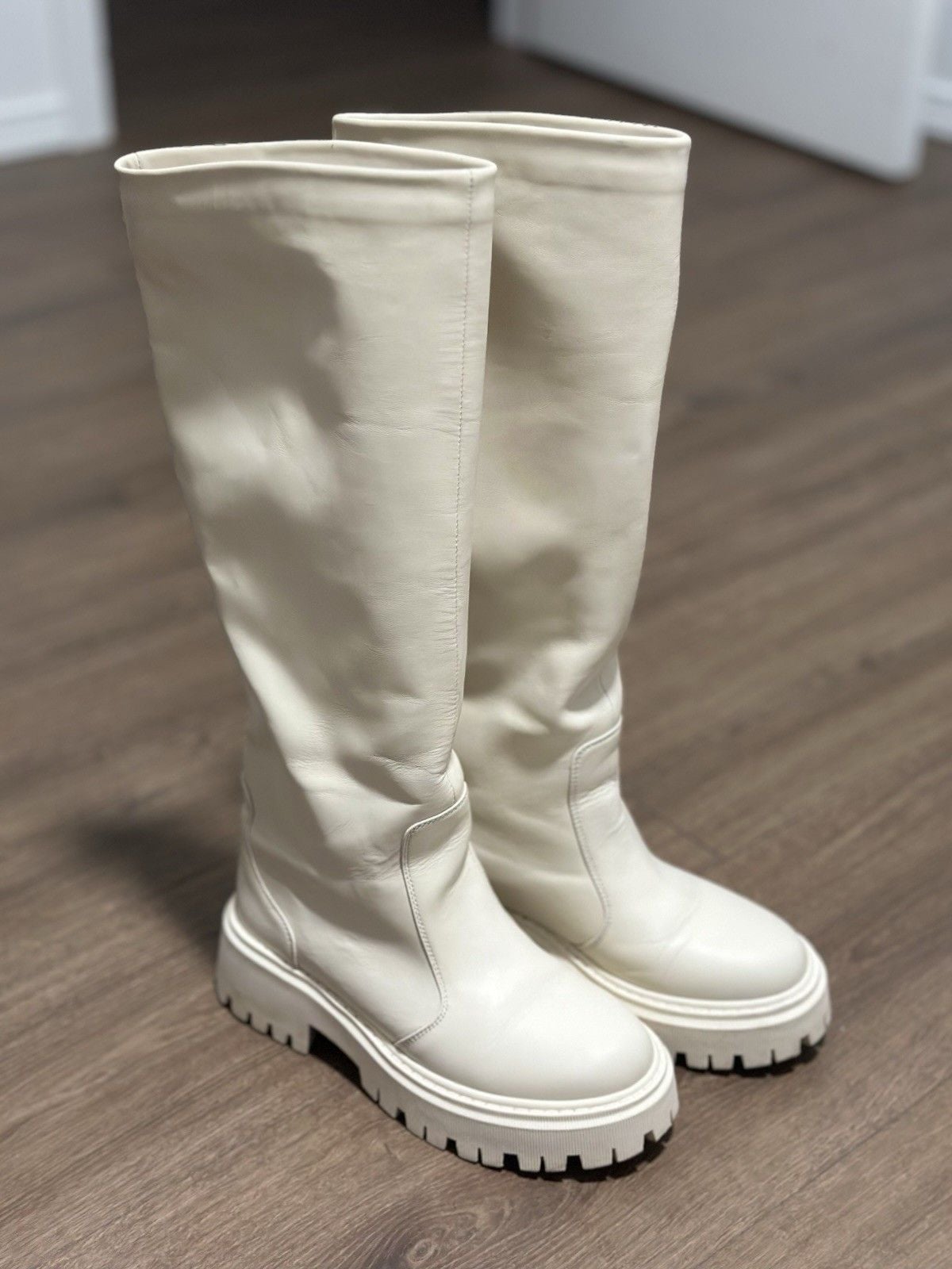 Women's Knee High Boots Size 7 White 2