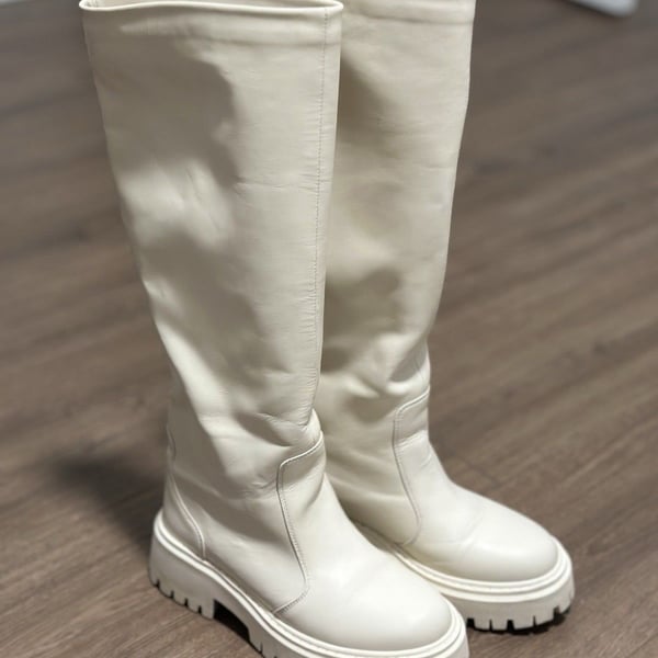 Women's Knee High Boots Size 7  White