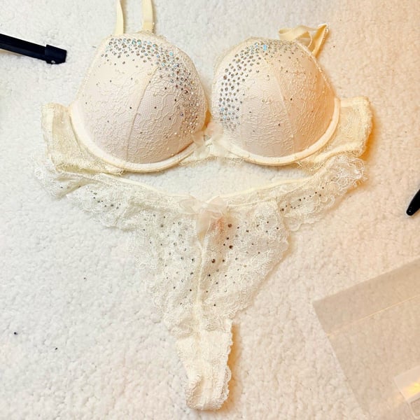 NWOT 2013 Victoria's Secret Dream Angels Push-Up Lace Underwire Bra Set 38DDD